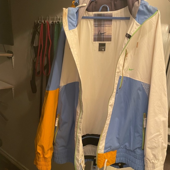 Nike rosewood snowboarding jacket - Picture 3 of 4